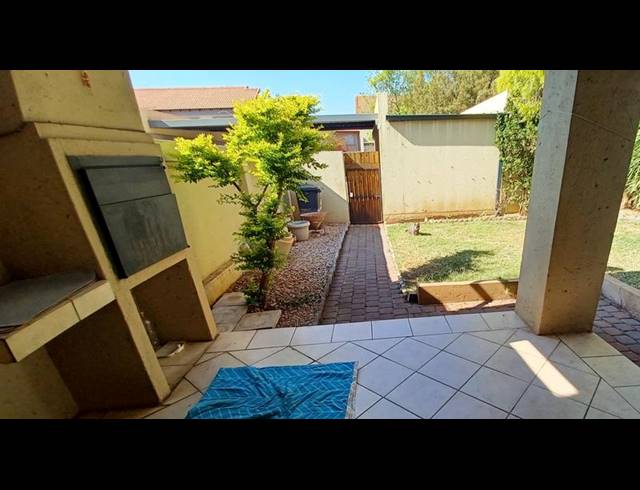 2 BEDROOM TOWNHOUSE FOR SALE IN ANNLIN